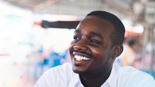 Blanqueamiento dental permanente en Emeryville, CA | Reserve una consulta